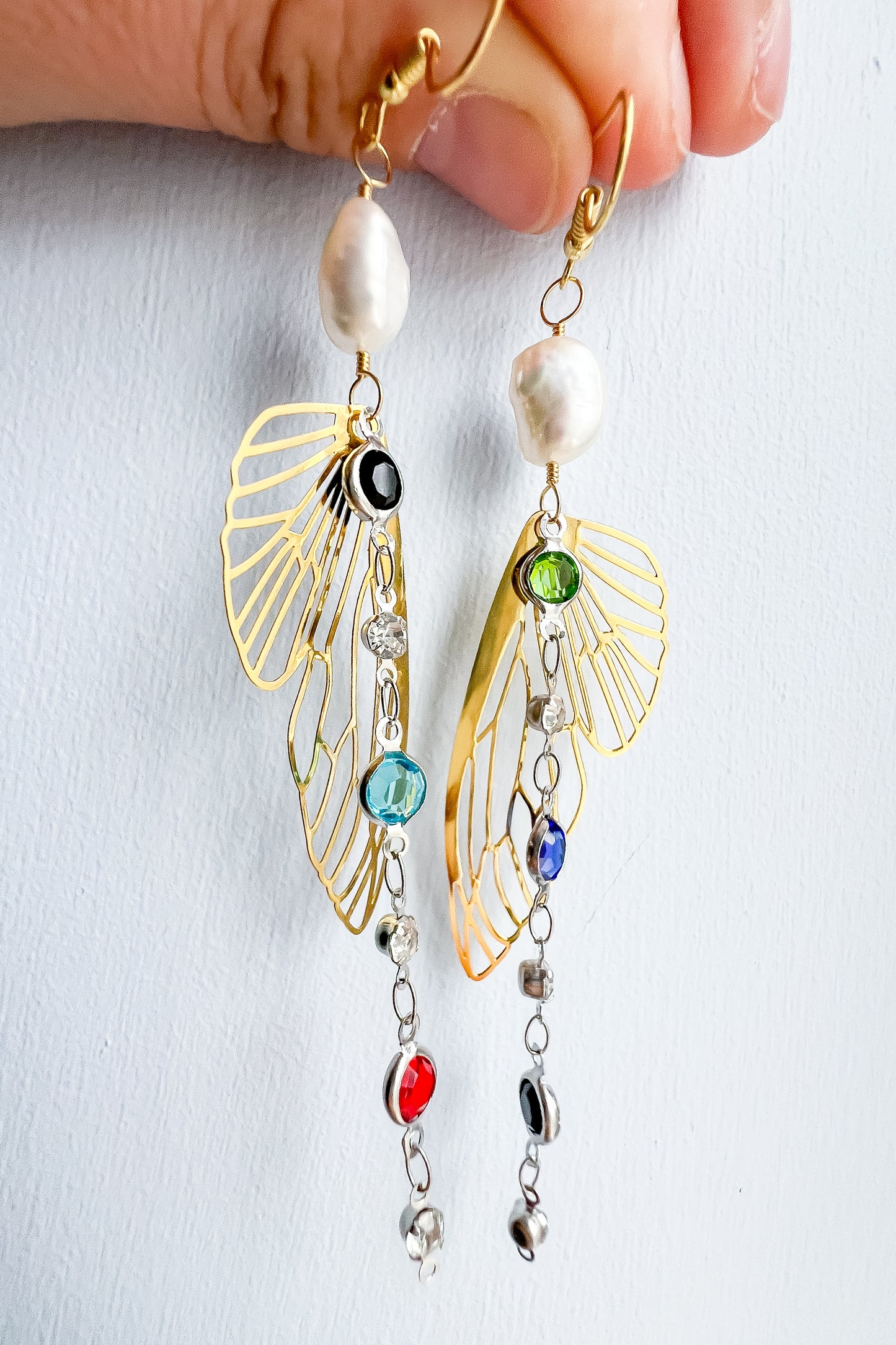 .🦋 Pearl glimmer-wing earrings - gold wing silver chain