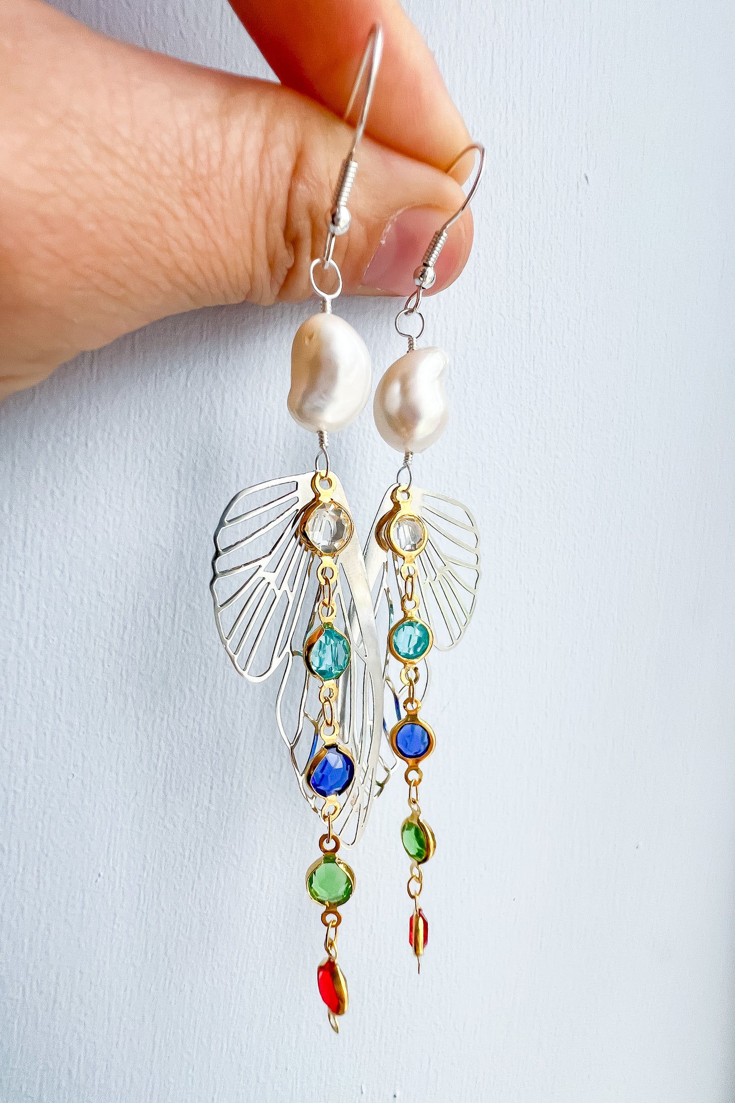 .🦋 Pearl glimmer-wing earrings - silver wing gold chain