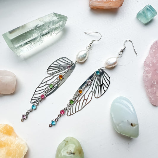 .🦋 Pearl glimmer-wing earrings - silver flower chain