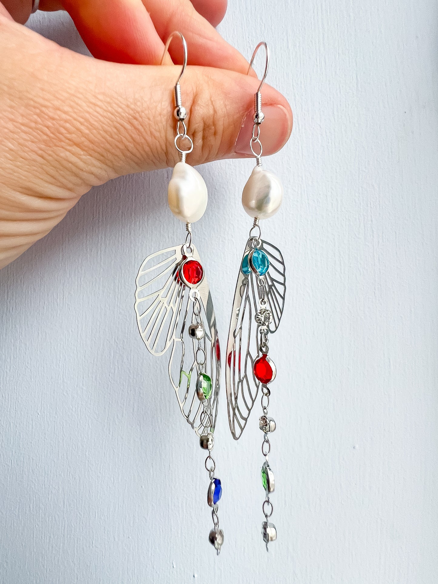 .🦋 Pearl glimmer-wing earrings - silver round chain