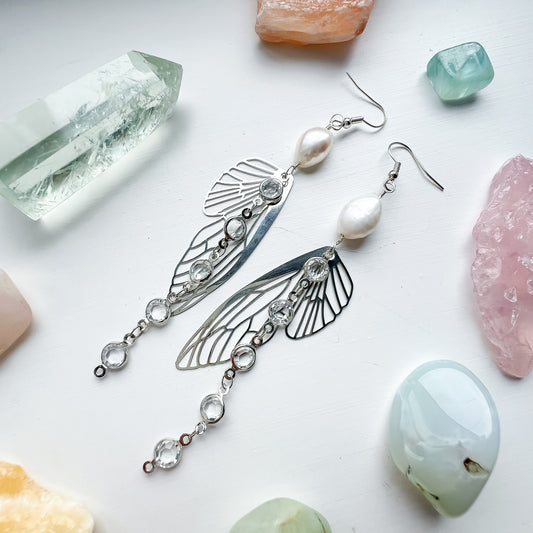 .🦋 Pearl glimmer-wing earrings - silver