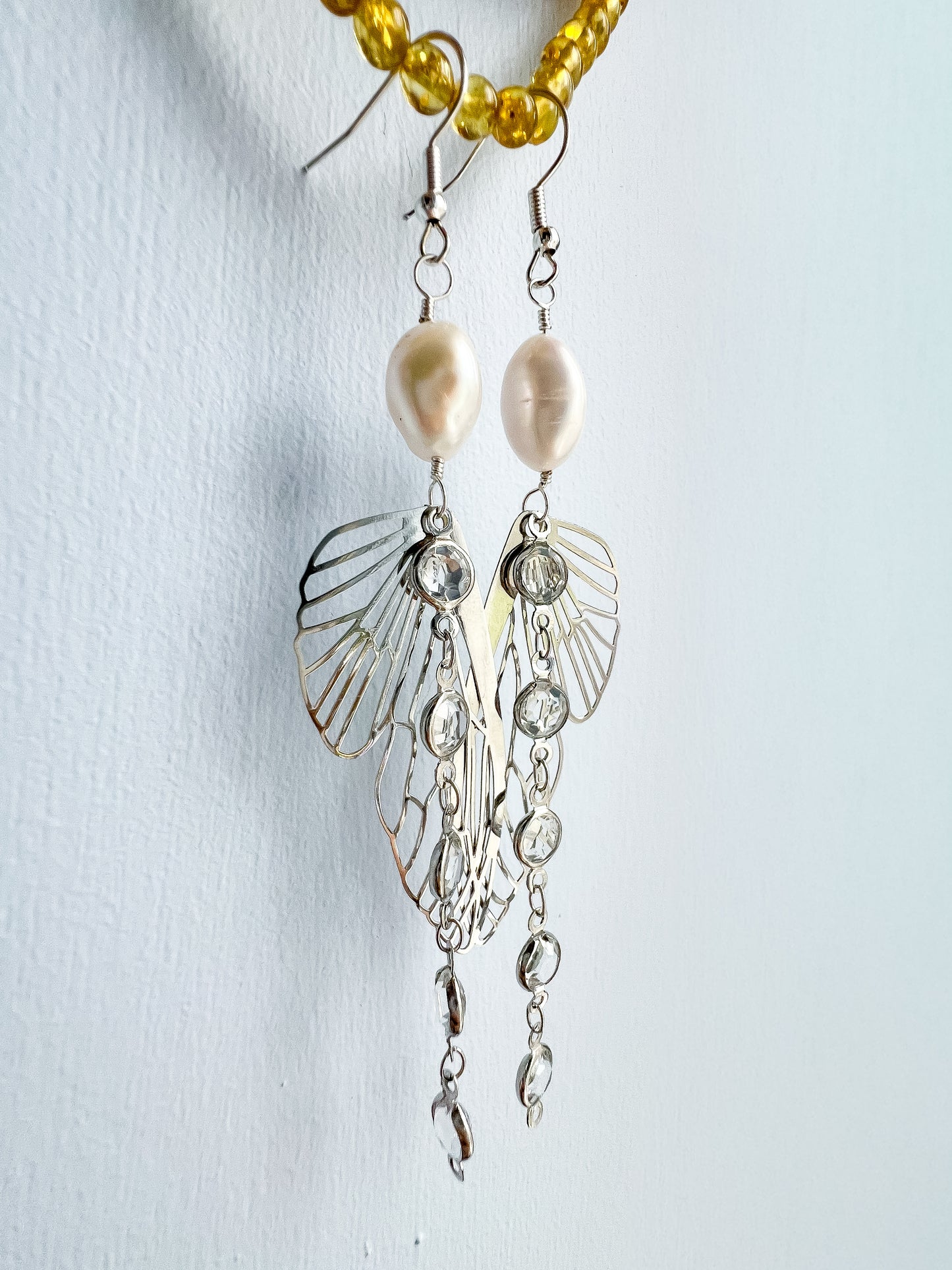 .🦋 Pearl glimmer-wing earrings - silver
