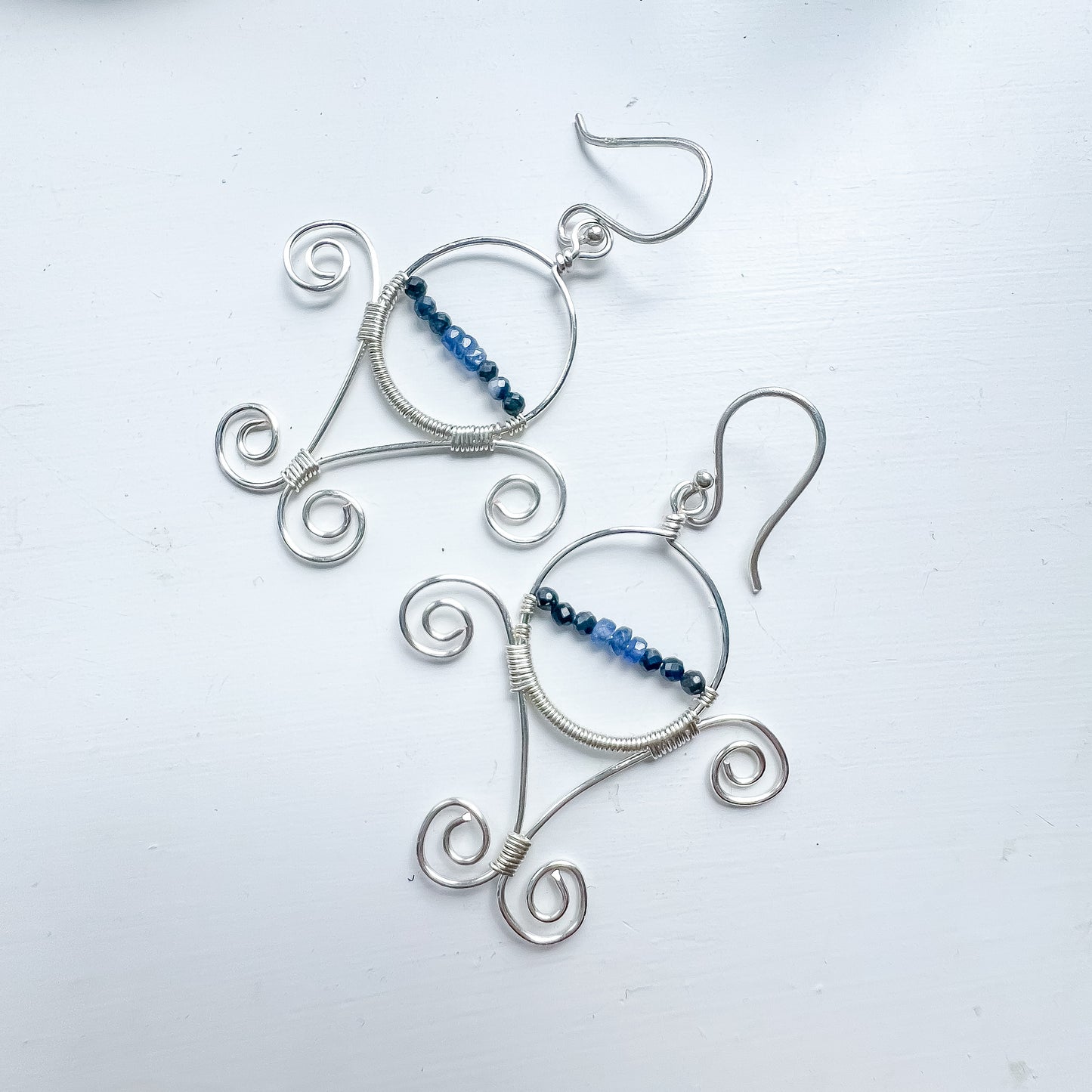 🌌 💫 Burmese Sapphire Scrollwork Earrings – Hand-Wrapped Elegance 💫 🌌 Jewellery MakerTV Piece 🩷💚