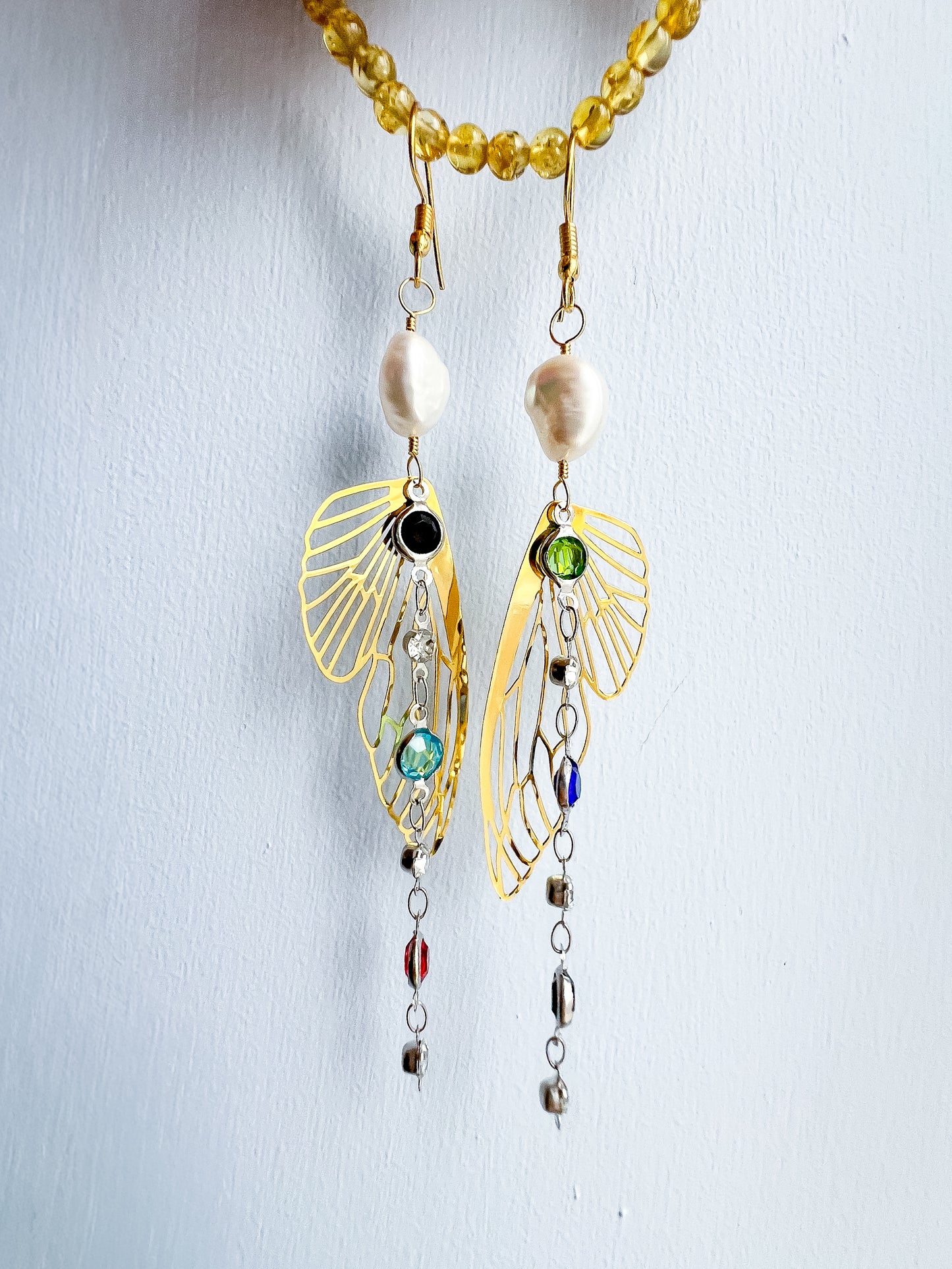.🦋 Pearl glimmer-wing earrings - gold wing silver chain