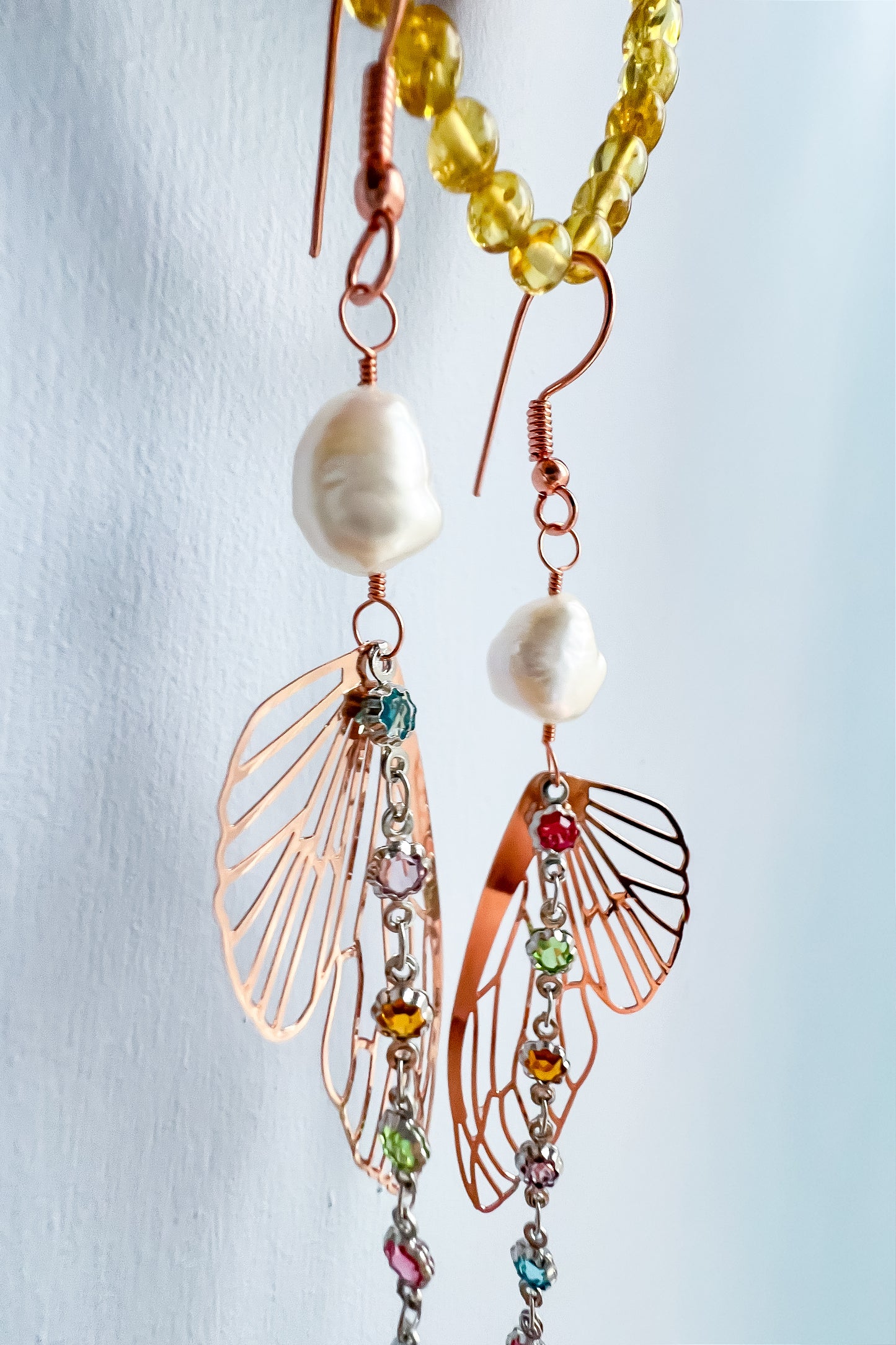 .🦋 Pearl glimmer-wing earrings - rose gold wings