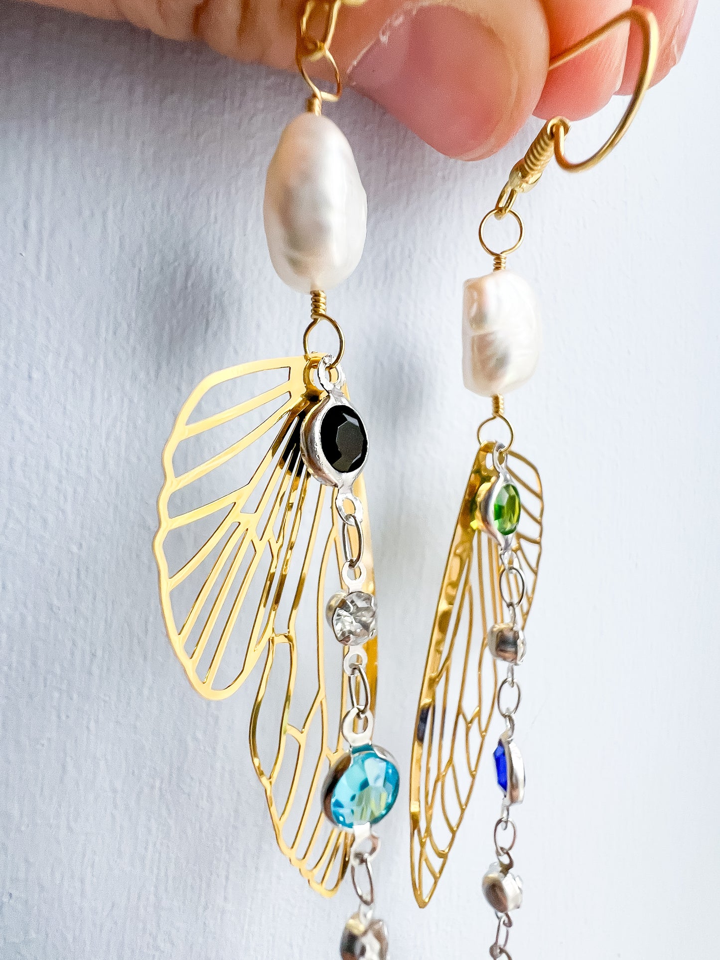 .🦋 Pearl glimmer-wing earrings - gold wing silver chain