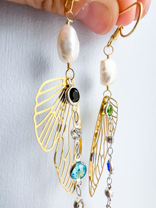 .🦋 Pearl glimmer-wing earrings - gold wing silver chain