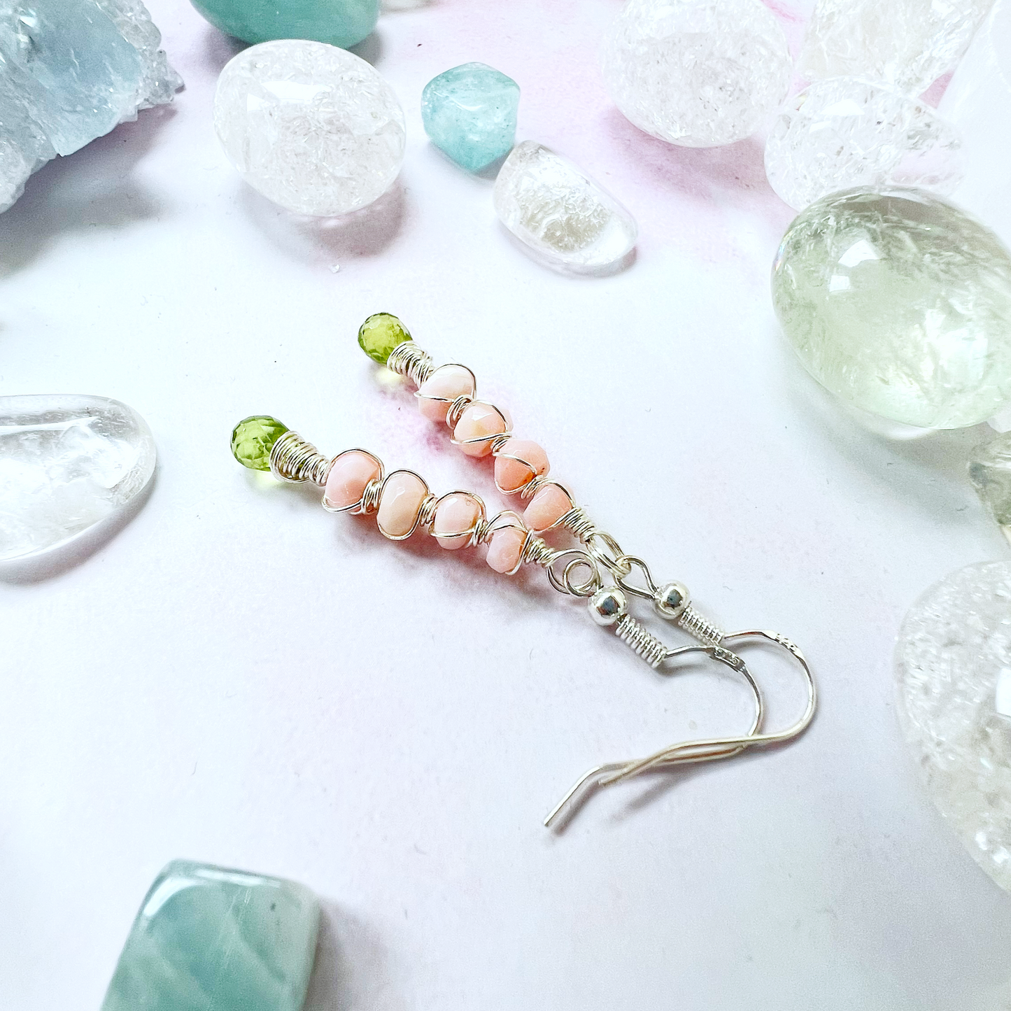 Twisted kisses earrings - Peridot and pink opal