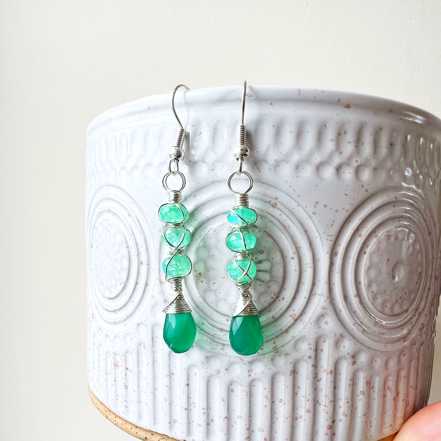 Twisted kisses earrings - Green Onyx and green rainbow moonstone